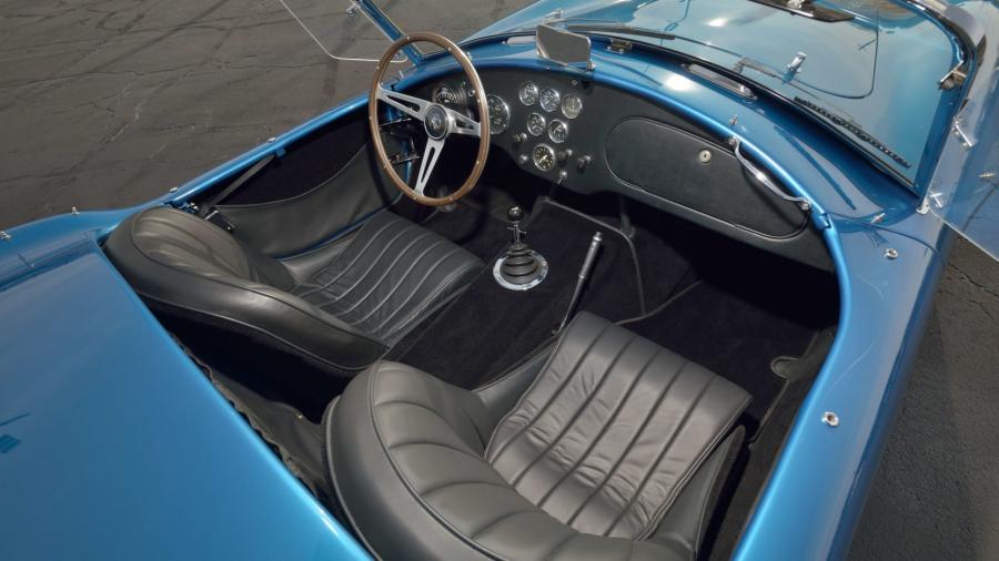 Интерьер Shelby Cobra 289 (CSX 2195) 1963 года  (фото 12 из 20)